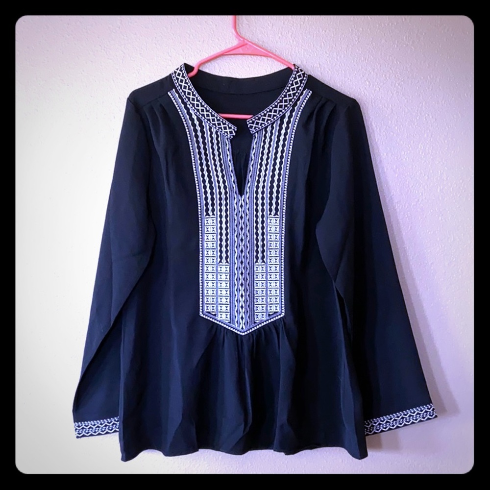 Size M Black bohemian style shirt